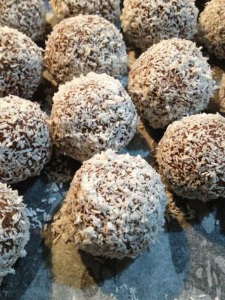 Rum Balls (instead of fudge fingers)