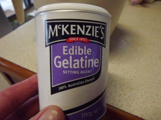 MOST IMPORTANT: Add 1 desert spoon of gelatine to jelly mixture before you pour in hot water. This stops the jelly from sliding off the rest of the slice. You don’t want to be the one that loses your top. (Unless you're standing next to Lee …)