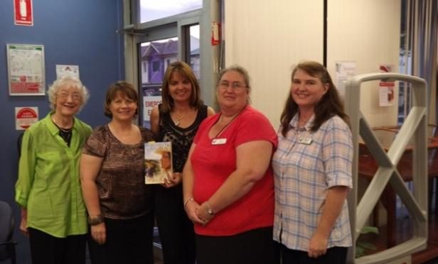 Left of me the lovely ladies from The Book Connection, Dubbo. Right of me, the very welcoming, Michelle and Anne from Dubbo Library. 